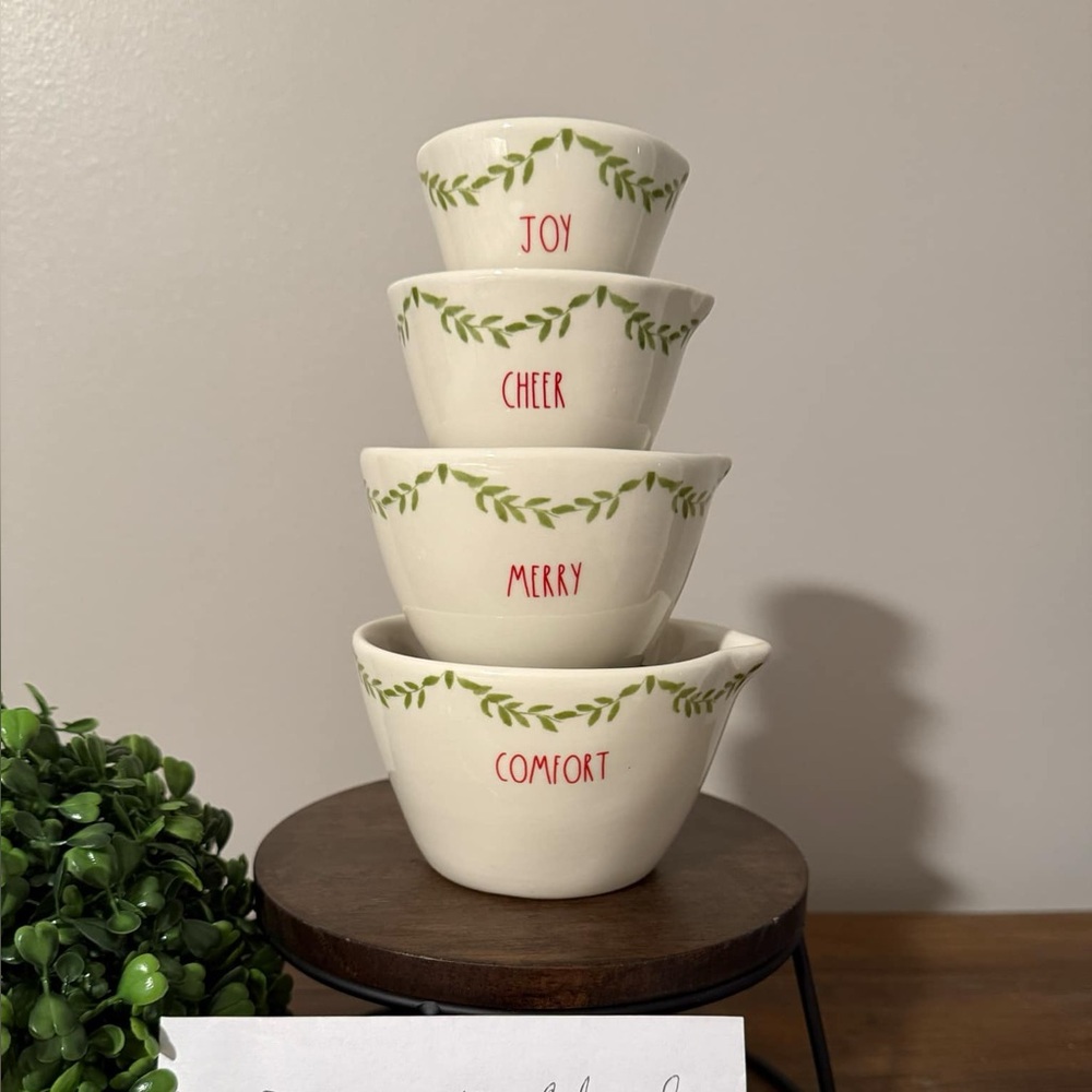 Rae Dunn Comfort Measuring Cups